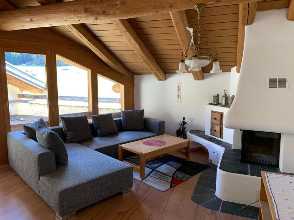 Ferienwohnung Jalet Tschierv Bagian luar foto