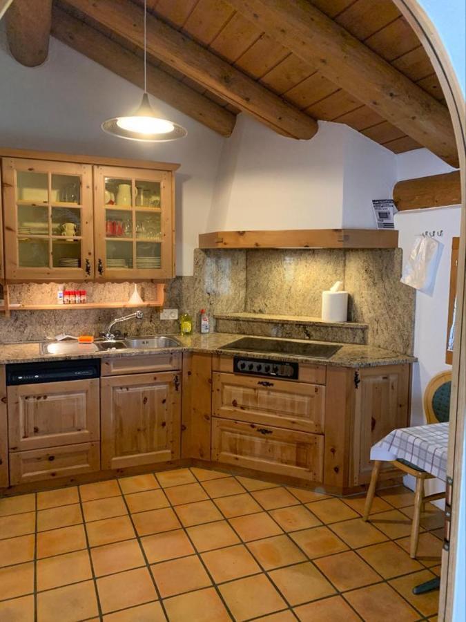 Ferienwohnung Jalet Tschierv Bagian luar foto